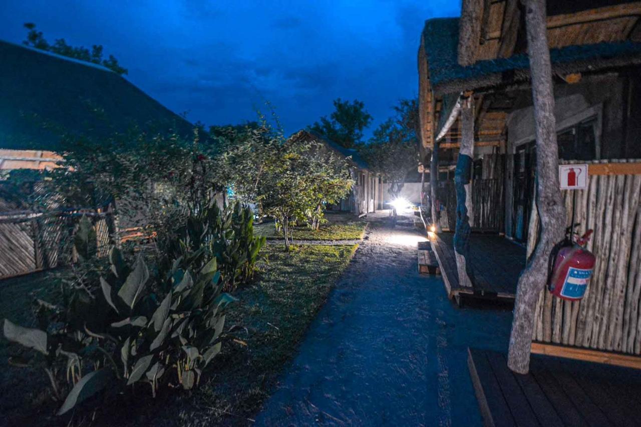African Excursions Guest House Khwai Exterior photo