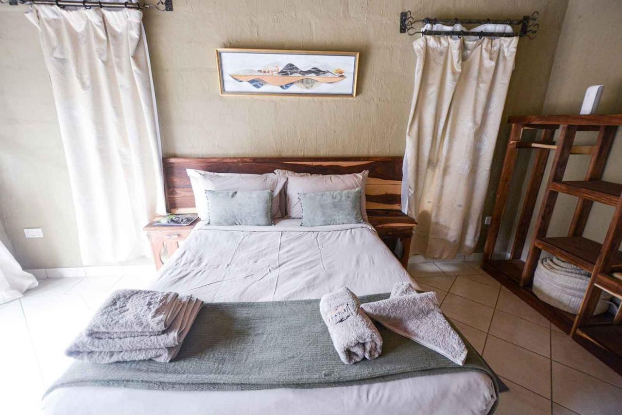 African Excursions Guest House Khwai Exterior photo