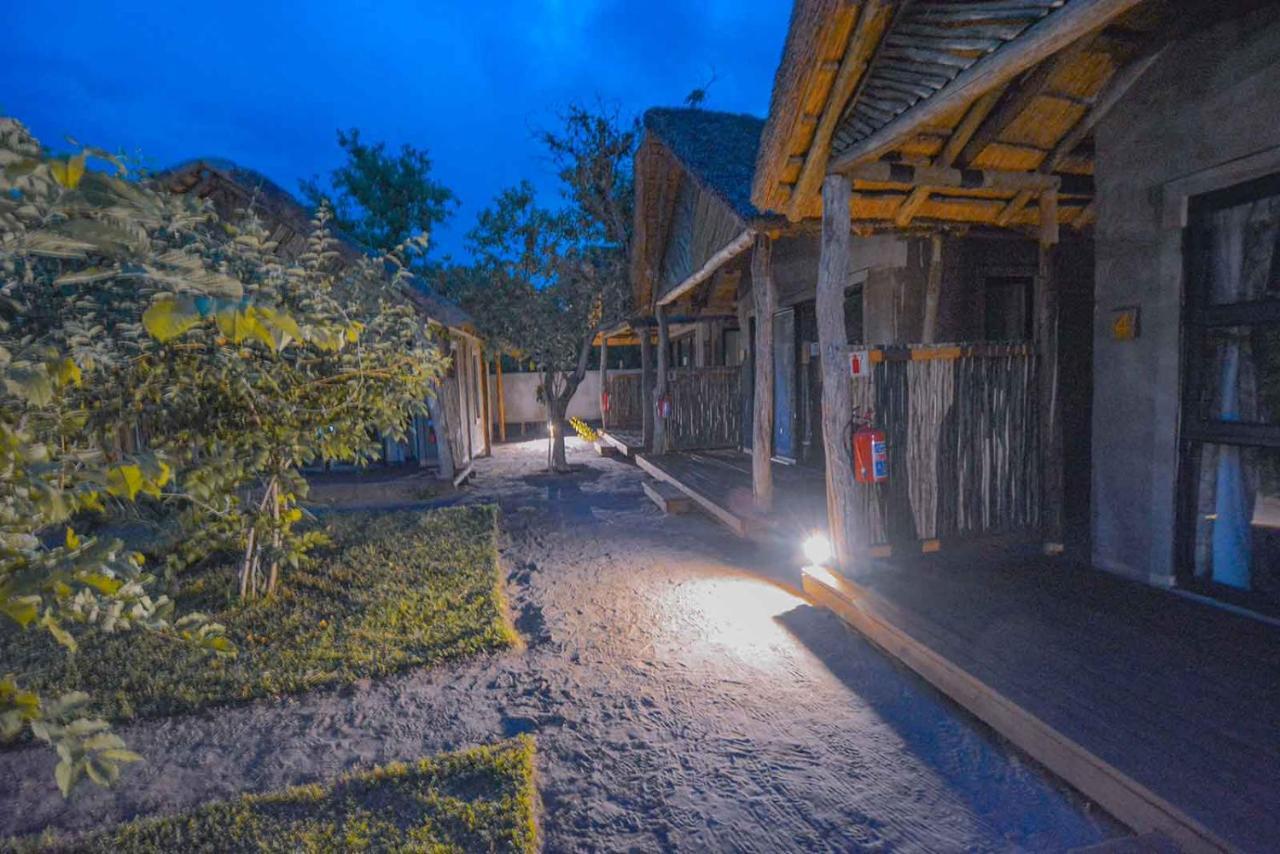 African Excursions Guest House Khwai Exterior photo