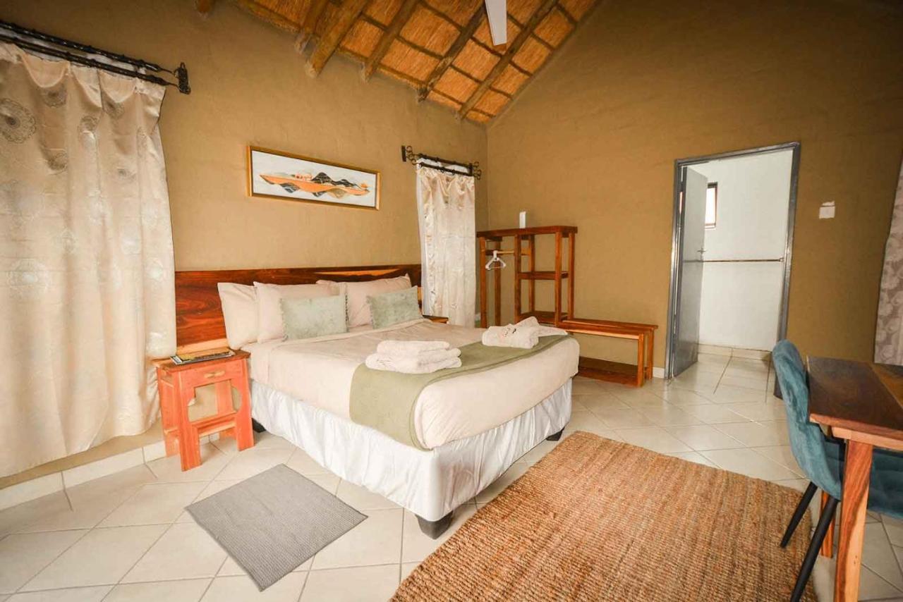 African Excursions Guest House Khwai Exterior photo