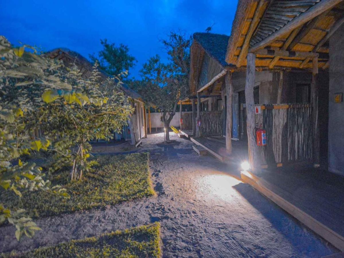African Excursions Guest House Khwai Exterior photo